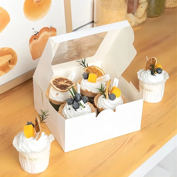 Foldable cake box